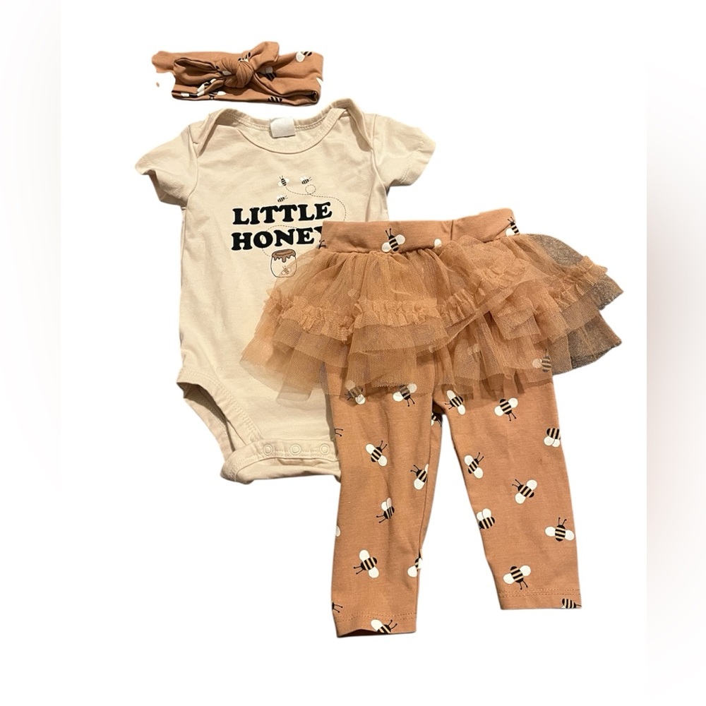 Little Honey Bee Ensemble - Cream and Tan